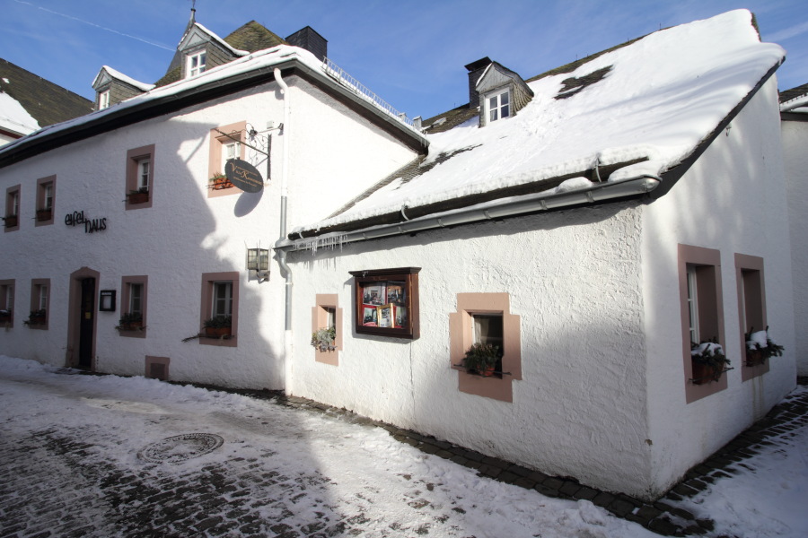 Lokation: Deutschland | Rheinland-Pfalz | Kerschenbach | Kronenburg Kategorien: Dorf, Datum: 07.02.2015