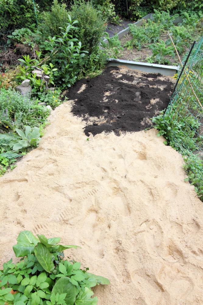 Lokation: Deutschland | Nordrhein-Westfalen | Bergisch Gladbach | Rodemich Kategorien: Bau, Naturgarten, Datum: 26.09.2015