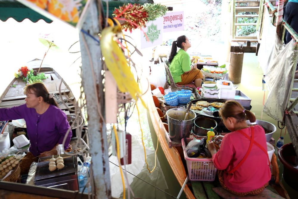 Lokation: Thailand | Phranakhon Si Ayutthaya | Pharnakhon Si Ayutthaya | Ban Wat Lot Chong Kategorien: Leute, Datum: 06.02.2016