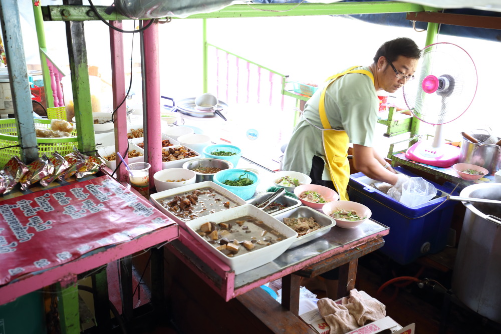 Lokation: Thailand | Phranakhon Si Ayutthaya | Pharnakhon Si Ayutthaya | Ban Wat Lot Chong Kategorien: Leute, Datum: 06.02.2016