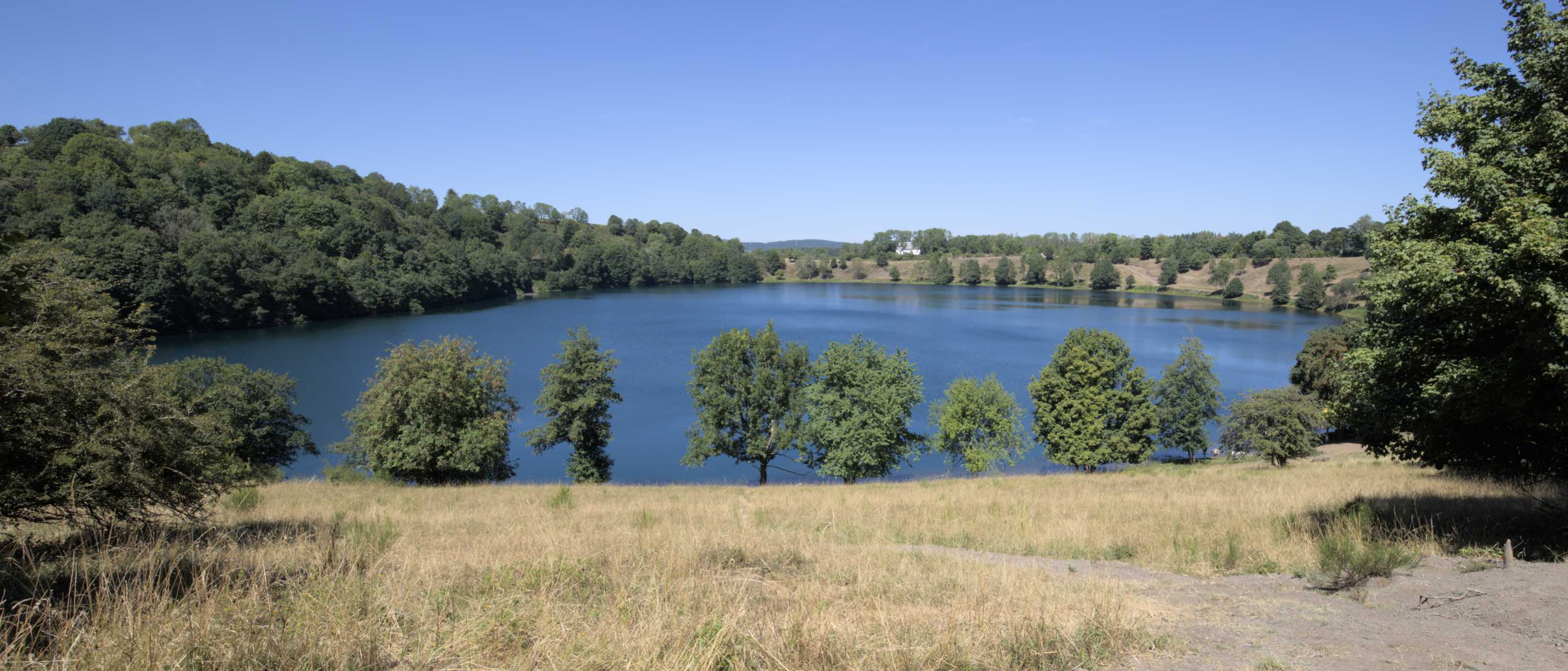 Lokation: Deutschland | Rheinland-Pfalz | Landkreis Vulkaneifel | Daun Kategorien: See, Datum: 07.08.2022