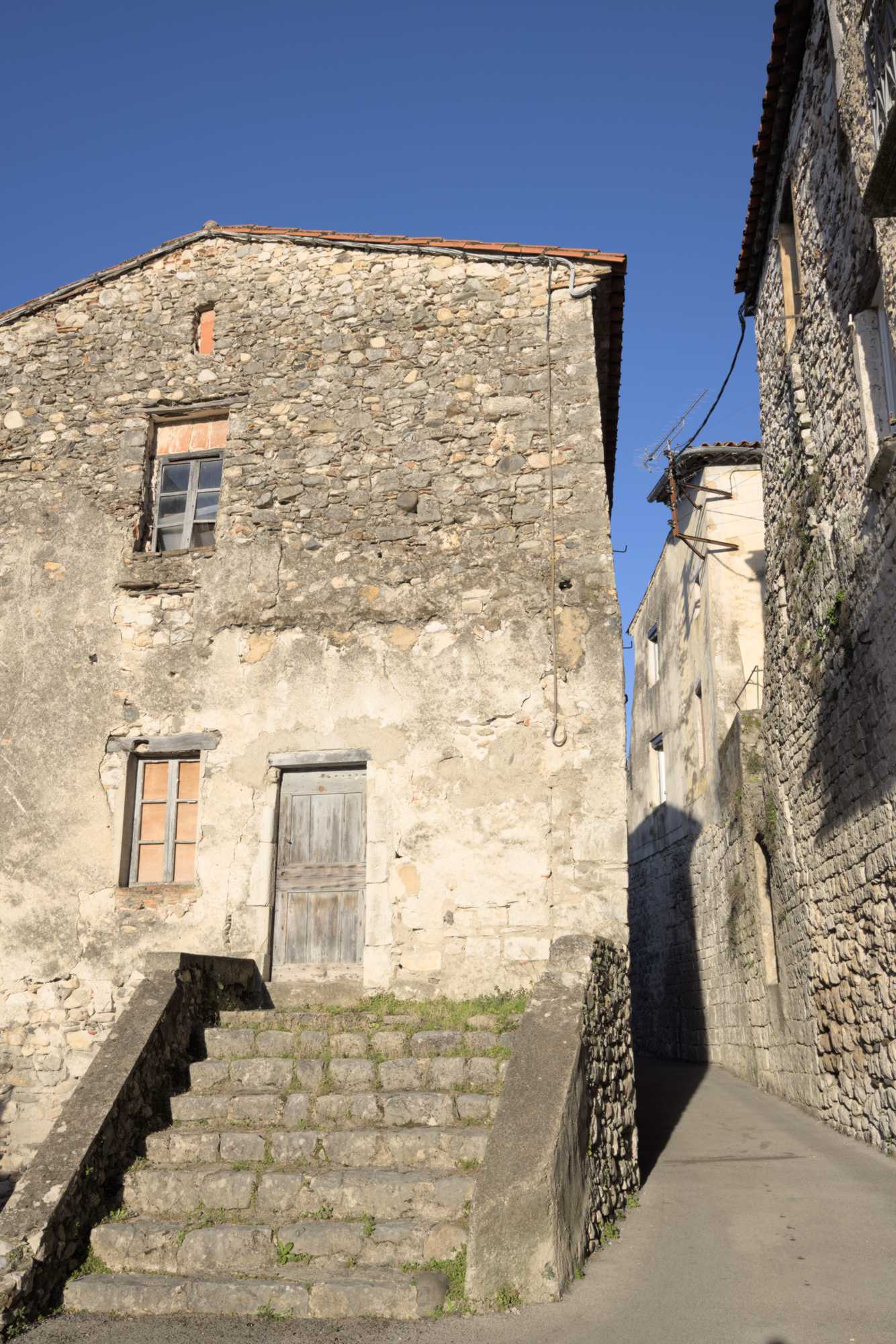 Lokation: Frankreich | Hérault | Lodève | Laroque Kategorien: Dorf, Datum: 23.02.2022