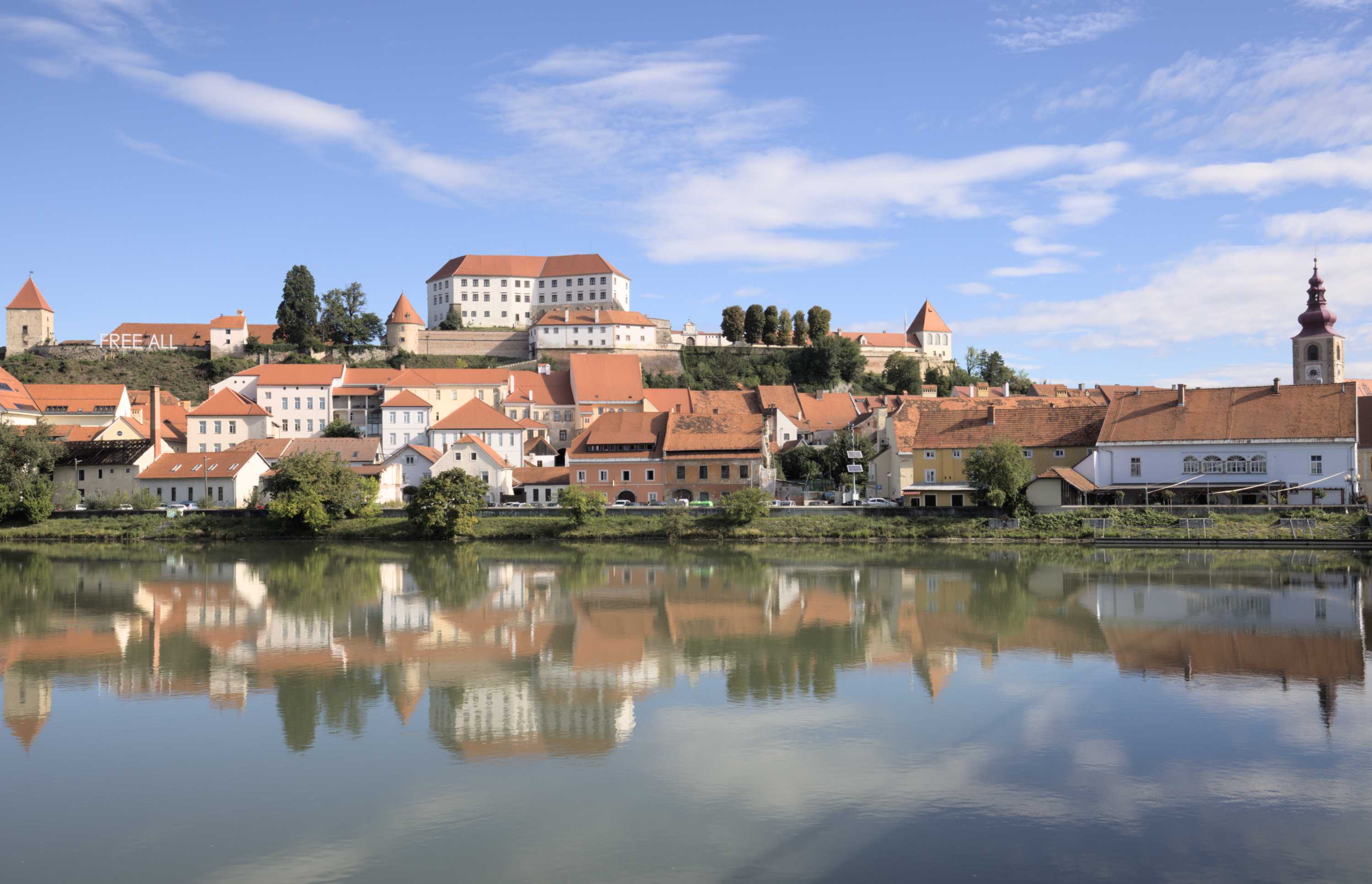 Lokation: Slowenien | Ostslowenien | Drau-Gegend | Ptuj Kategorien: Stadt, Fluss, Datum: 11.09.2022