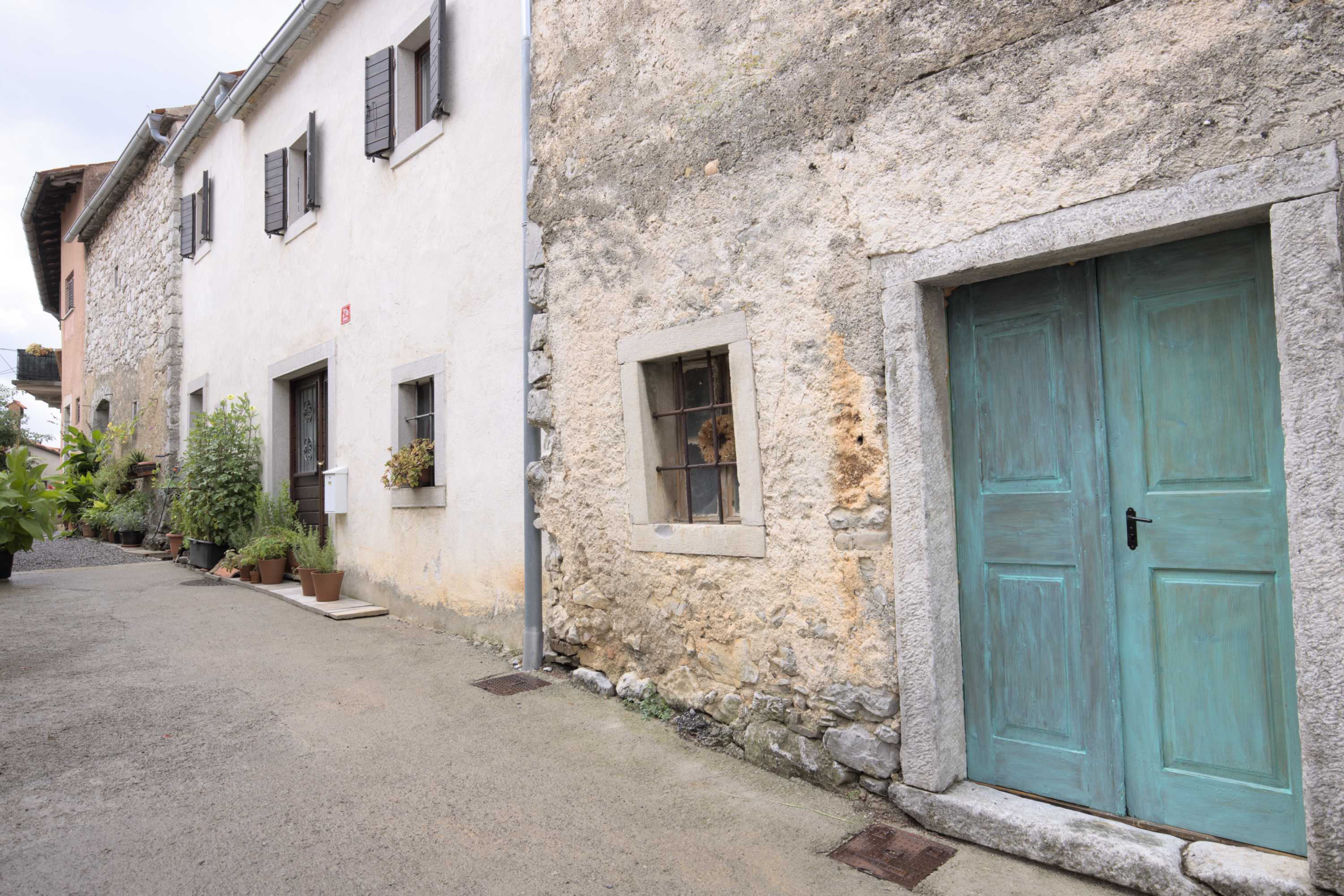 Lokation: Slowenien | Westslowenien | Küsten- und Karstgebiet | Komen Kategorien: Türen, Datum: 15.09.2022