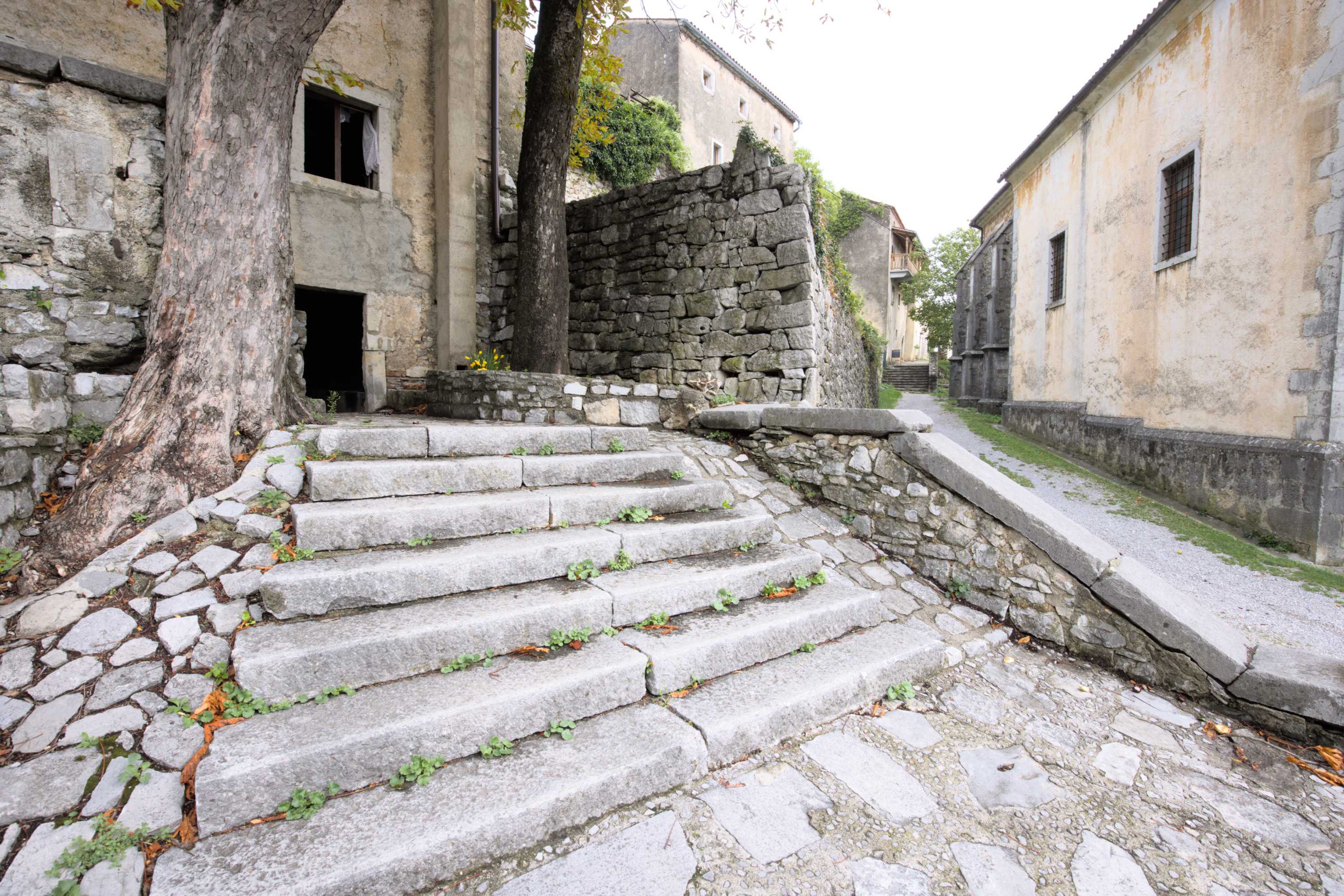 Lokation: Slowenien | Westslowenien | Küsten- und Karstgebiet | Komen Kategorien: Treppen, Datum: 15.09.2022