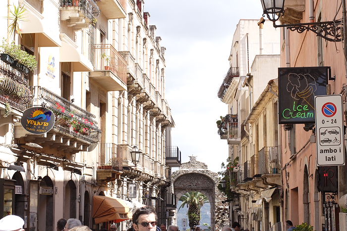 Lokation: Sizilien, Taormina Kategorien: Stadt, Datum: 19.04.2006