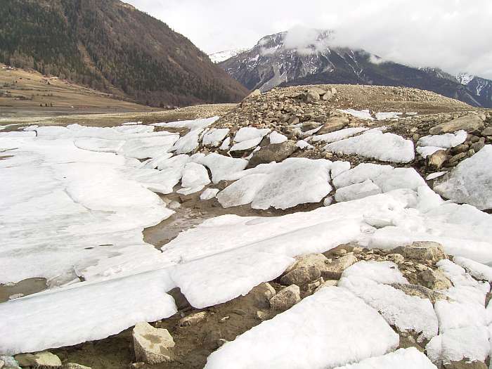 Lokation: Südtirol, Reschen Kategorien: See, Winter, Datum: 30.03.2005