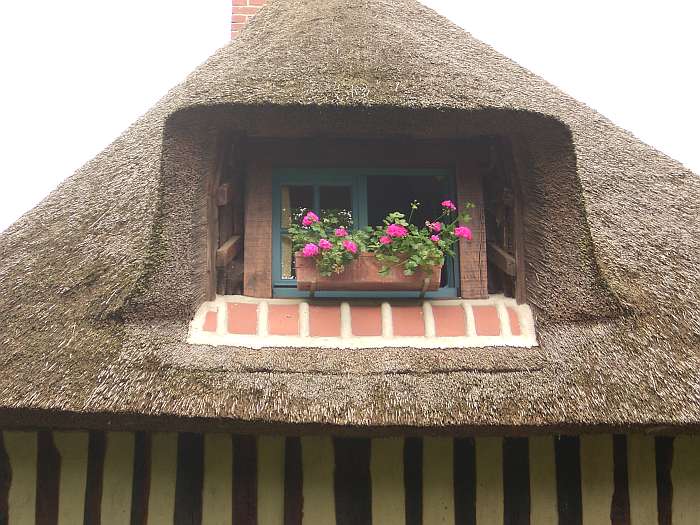 Lokation: Normandie Kategorien: Fenster, Datum: 11.08.2004